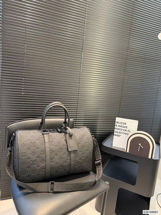 Lv Travel Bag Very Simple And Exquisite Design, Full Of Details Whether It Is A