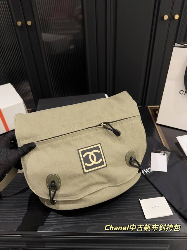 Size 34.29 Chanel Vintage Canvas Messenger Bag