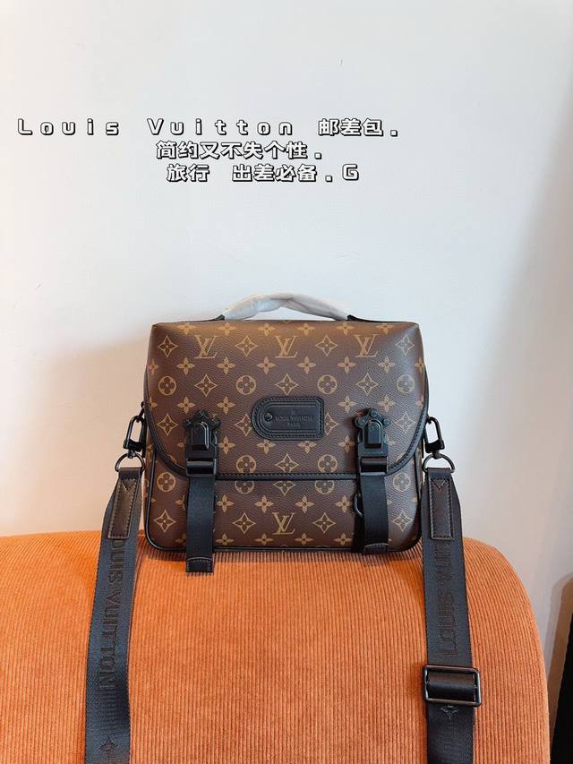 Pure Leather. Lv Louis Vuitton Limited Edition New Messenger Messenger Bag Men's