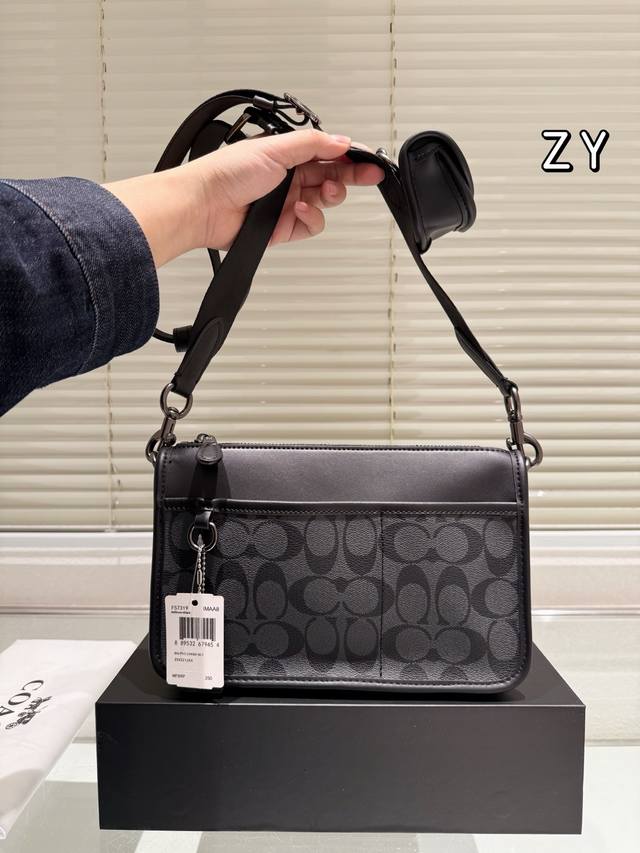 Replica Men's Camera Bag Coach Cool And Handsome Home-Grown Style~ How To Choose