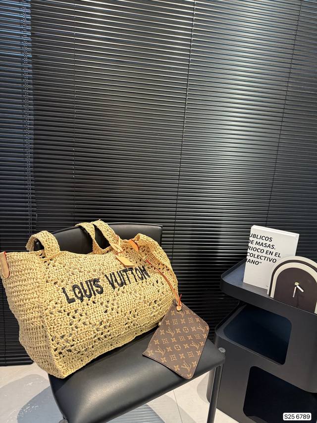 With Box Lv Woven Tote Bag, Simple Matching Bag, Very Elegant. It Is Also Easy T