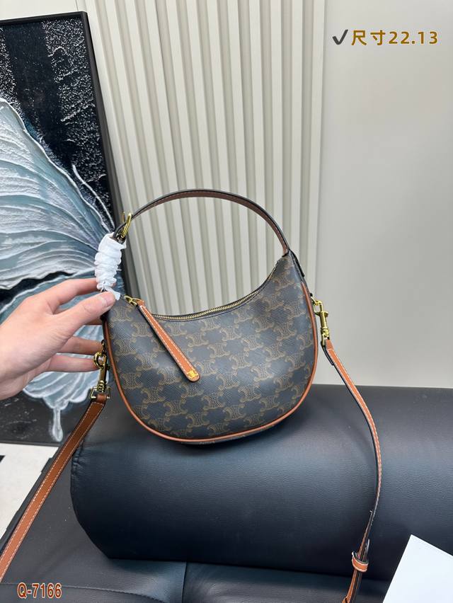 With Folding Box Celine Teen Lulu Bag Is The Latest Bag From Celine. Made Of Old
