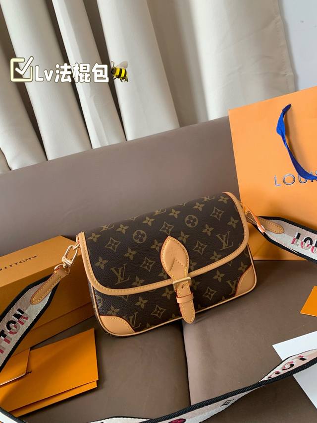 Large Lv Baguette Bag It Is Worth It Because It Looks Good And Will Not Disappoi