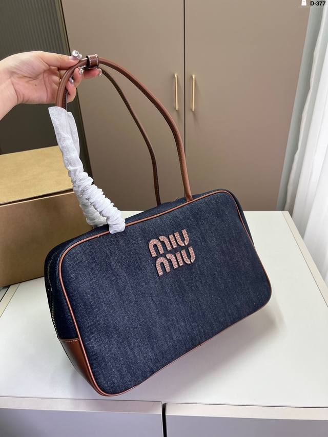 Miumiu Handbag Bowling Briefcase The Bag Feels Great And The Capacity Is Also Go