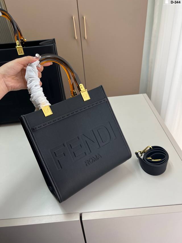 Small Fendi Fendi Tote Bag Exquisite, Beautiful, Advanced And Elegant Easy To Co