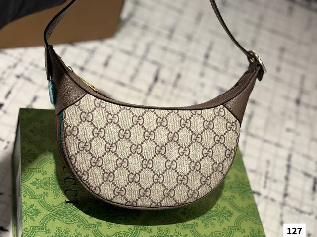 Share The New Cool Gucci Underarm Bag 1955~ Gucci Has A New One. It Is Really Im