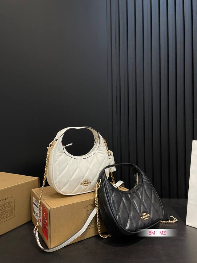 With Box Coach's New Carmen Crescent Underarm Bag The New Color Is Super Beautif