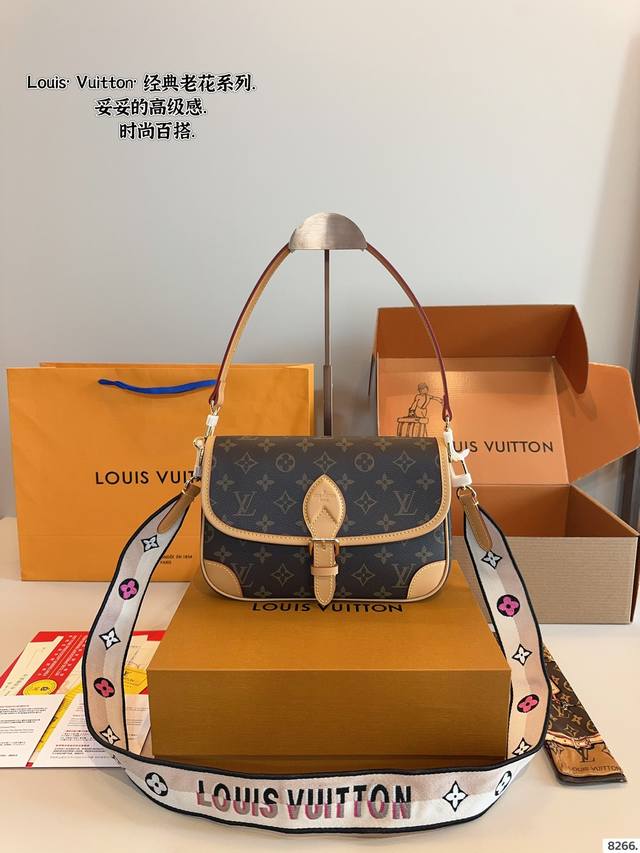 With Gift Box. Lv Baguette Bag Is So Good-Looking Real Shot Of The Upper Body Wi