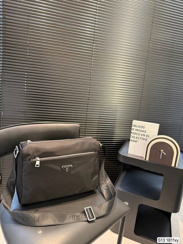 Prada Briefcase Very Good-Looking Can Be Easily Matched With Any Style Suitable