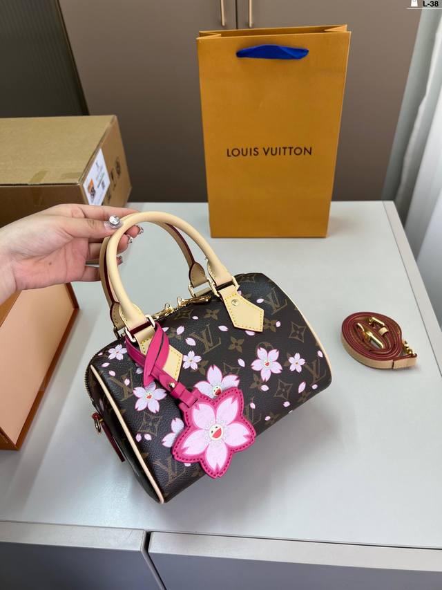 Lv New Series City Keepal Handbag, The First Lv Speedy Nano Pillow Bag On The In