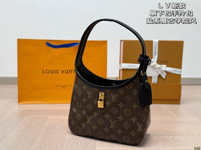 Lv New Armpit Bag Handbag Very Rare Salt Retro College Style Upper Body Super Co
