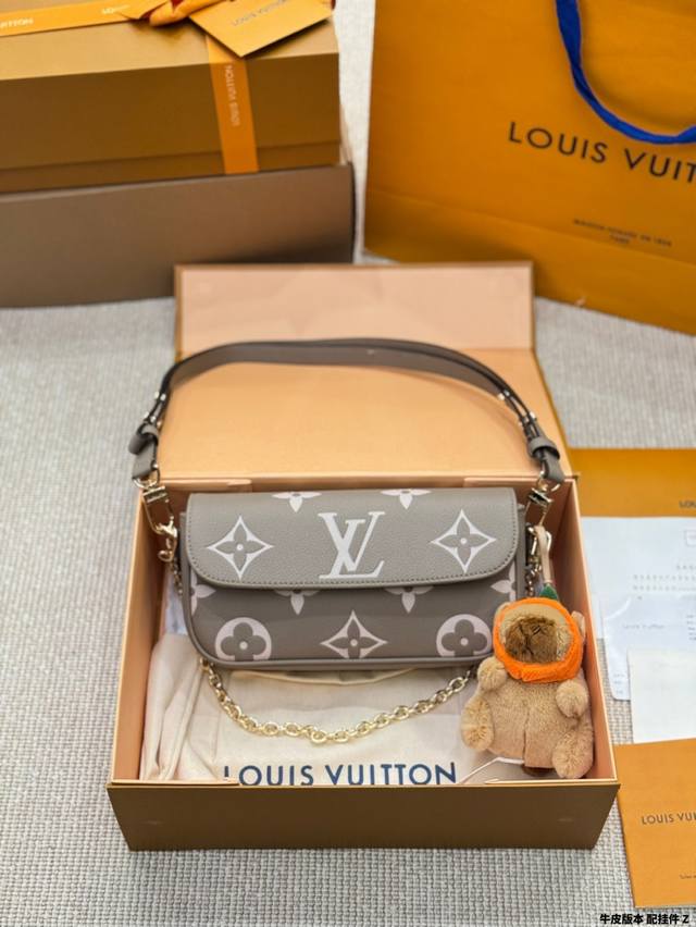 Cowhide Version With Pendant New Lv Louis Vuitton Wallet On Chain Ivy Underarm B