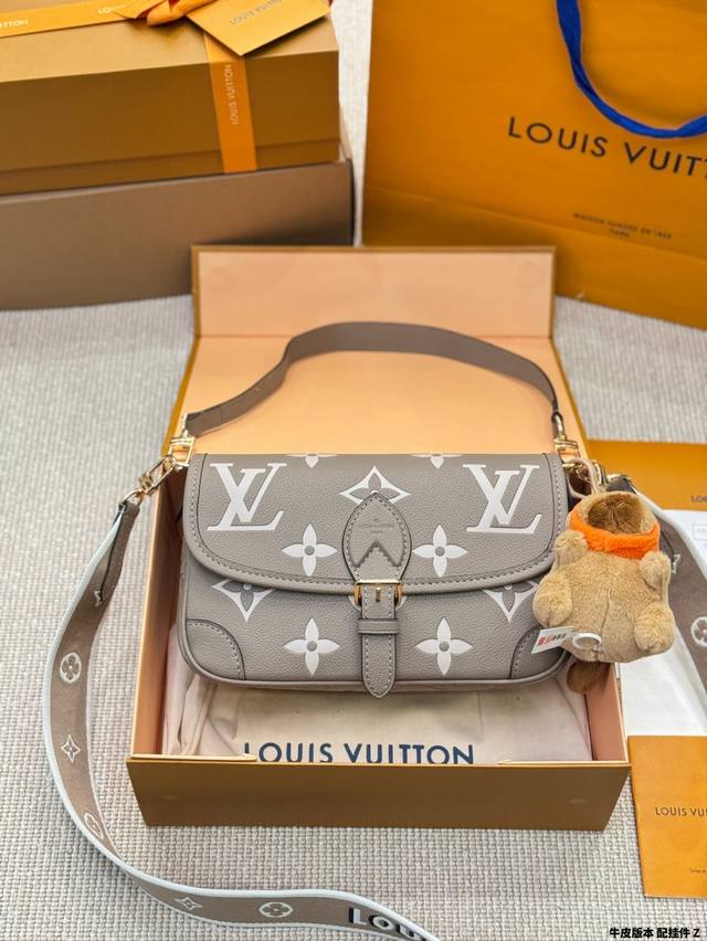 Cowhide Version With Pendant L Diane Underarm Baguette Bag Full Gift Box Packagi