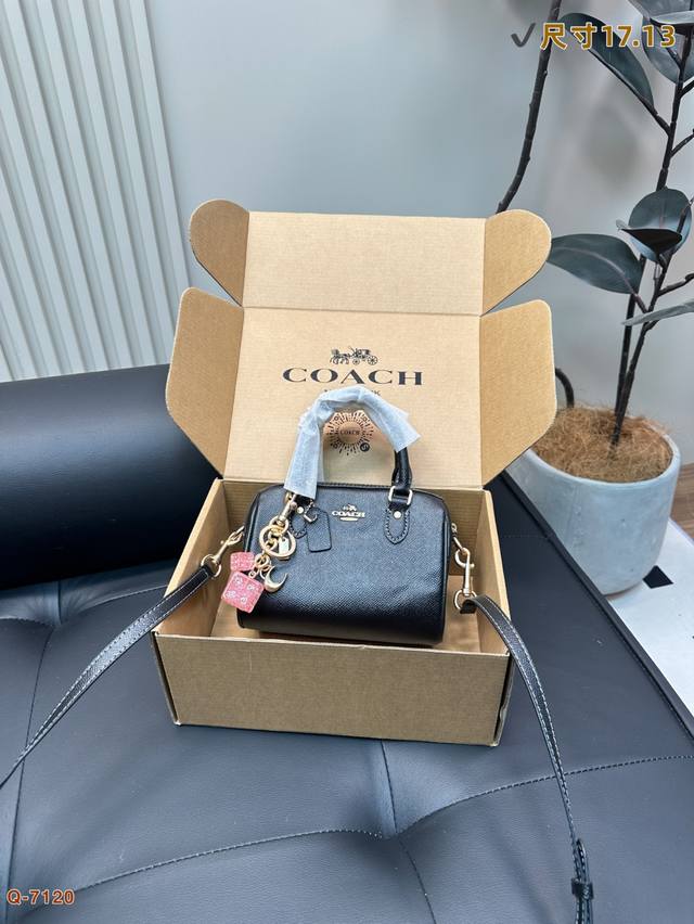 With Gift Box Coach Pillow Bag Classic Design, Fashionable And Versatile The Cap