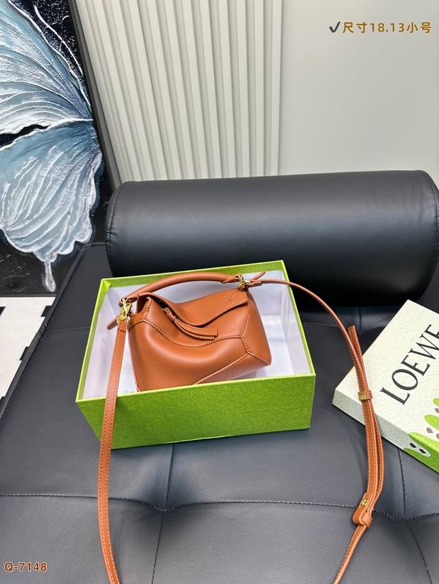 Size 18.13 Small Size With Gift Box Size 25.18 Large Size With Gift Box Loewe Ge