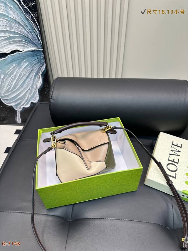 Size 18.13 Small Size With Gift Box Size 25.18 Large Size With Gift Box Loewe Co
