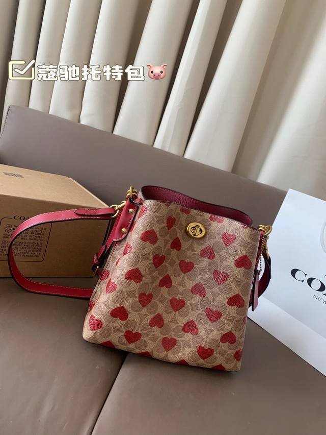 With Folding Box Coach's New Tote Bag In May Coach's Latest Season Casual And Ca