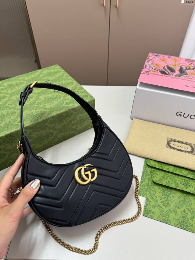 Cool Crescent Bag And The Beauty And Temperament Are So High~ Love This Calm And