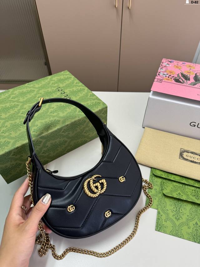 Cool Crescent Bag And The Beauty And Temperament Are So High~ Love This Calm And