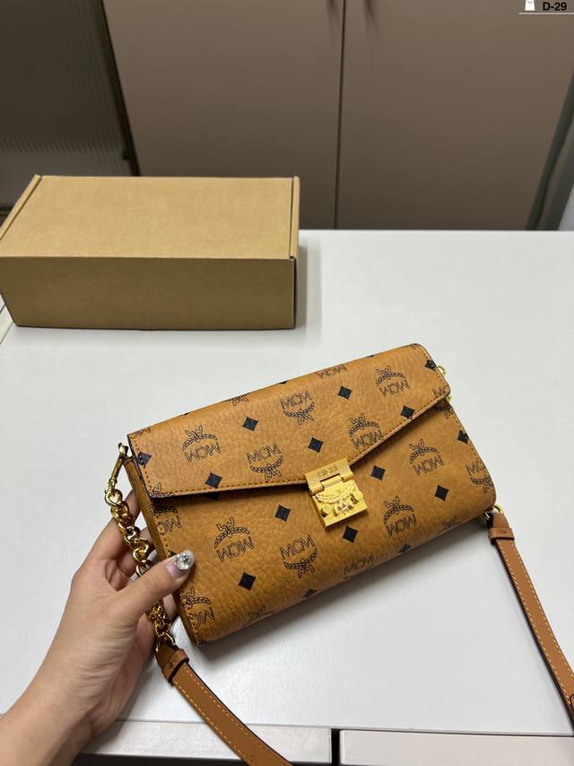 Chain Clause Mcm Letter Lock Buckle Bag, The Chain Can Be Disassembled And Can B
