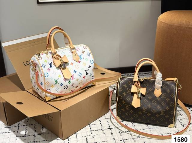 With Airplane Box Folding Box Lv Pillow Bag Lv Beauty White Tri-Color Is Really