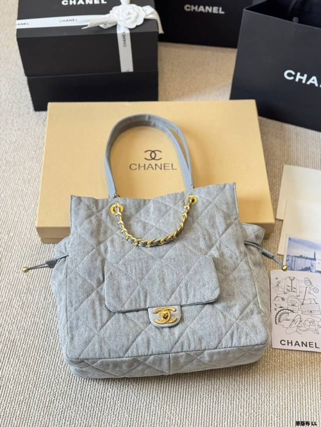 Original Cloth Fashion Is A Reincarnation. Chanel Big Bag Is Full Of Loose Feeli