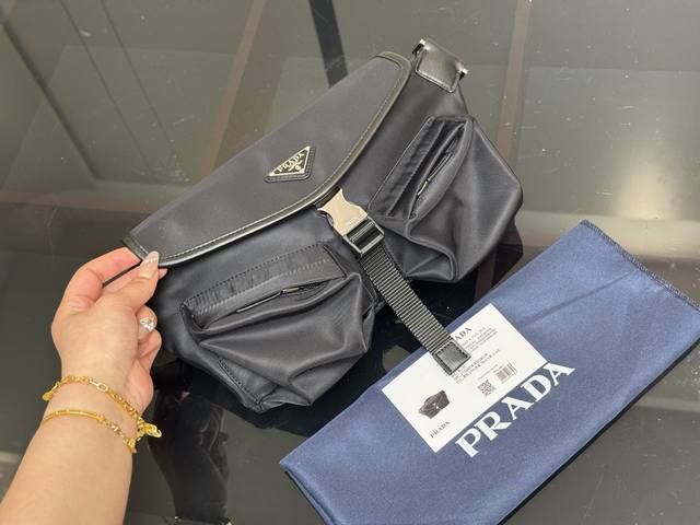 Size 27*17Cm Prada Men's Chest Bag Is Neat And Handsome Workwear Style Chest Bag