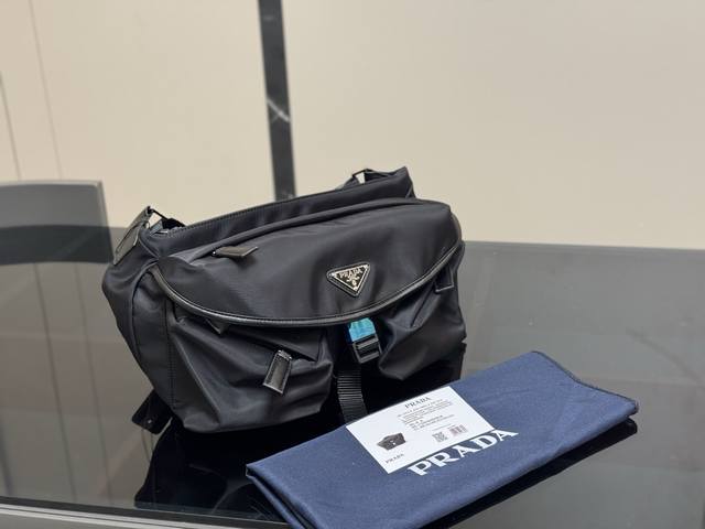 Size 30*20Cm Prada Men's Chest Bag Messenger Bag Clean, Neat And Handsome Workwe