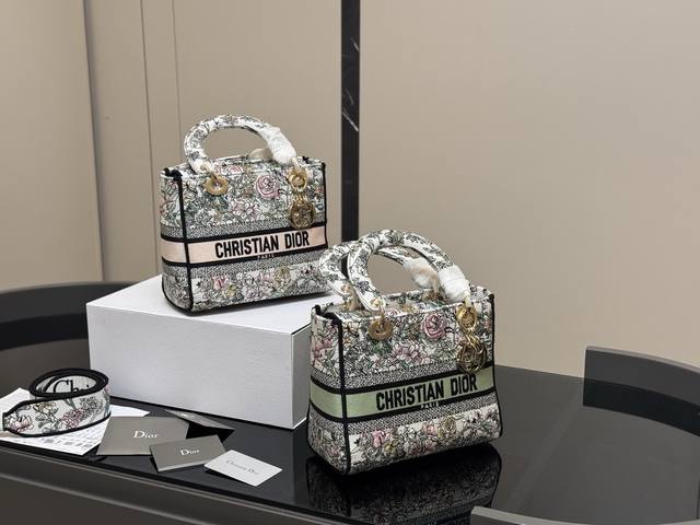 With Folding Box Size: 24*20Cm Dior Embroidered Princess Diana Bag Modern, Casua