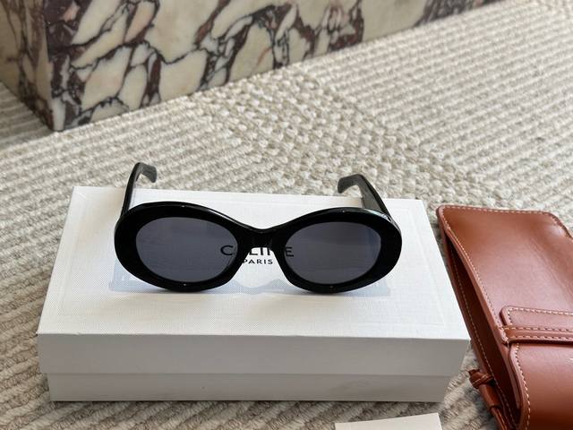 With Full Package# Sisters! I Love This Pair Of Sunglasses! Celine Arc De Triomp