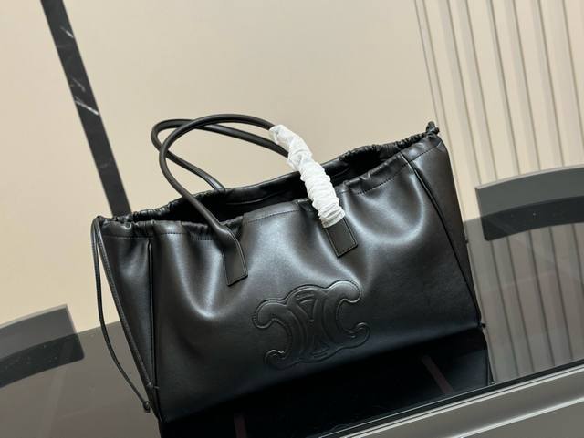 Size 43.27Cm Celine's New Tote Bag, Continues The Arc De Triomphe Retro Crossbod