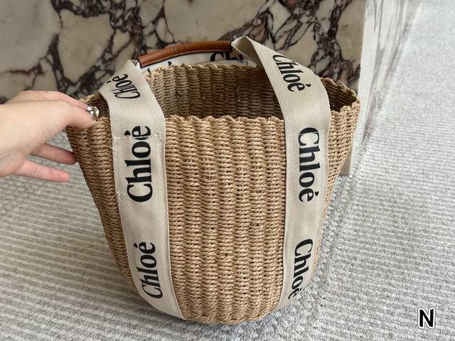 Chloe This New Straw Bag Is A Vegetable Basket. The Combination Of The Printed L