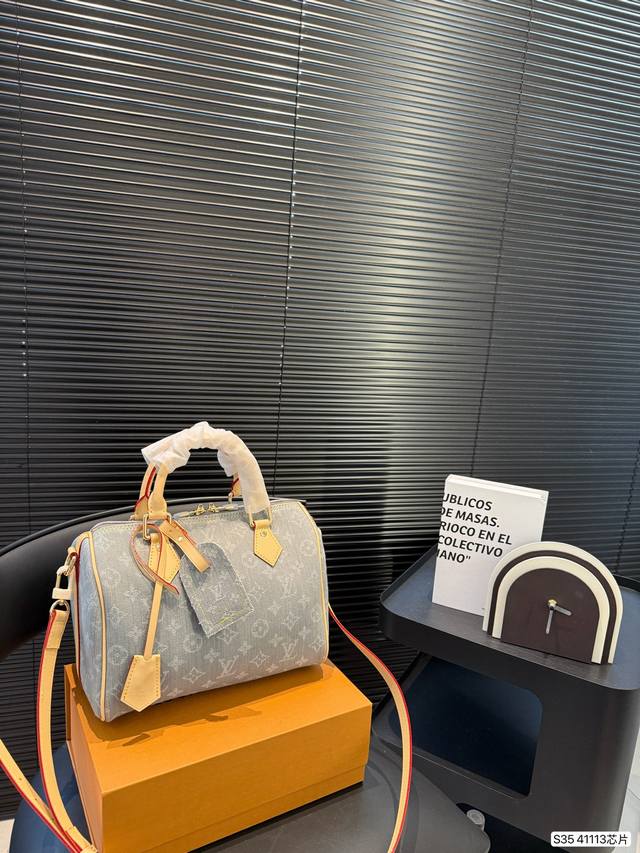 Lv Denim Pillow Bag Chip All-Steel Hardware Handbag Is An Ideal Urban Handbag. T