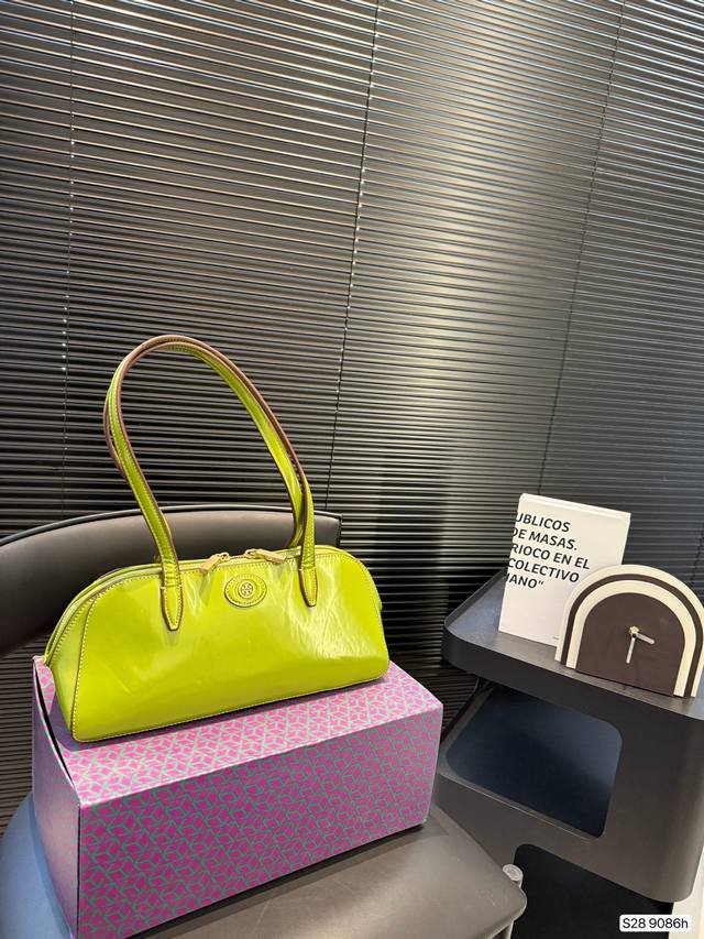 With Folding Box Tory Burch Patent Leather Underarm Bag The Design Is Really Ama