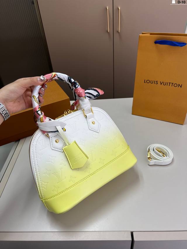 Lv Gradient Shell Bag Moderate Size And Impressive Capacity Can Be Easily Matche