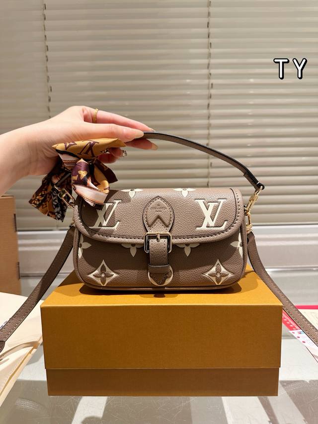 All-Steel Hardware Variable Code Chip With Silk Scarf Lv Nano Diane Leather Unde