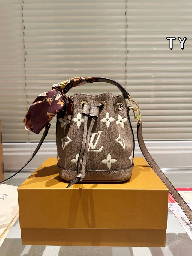 All-Steel Hardware Variable Code Chip With Silk Scarf Lv Bucket This One Is So C