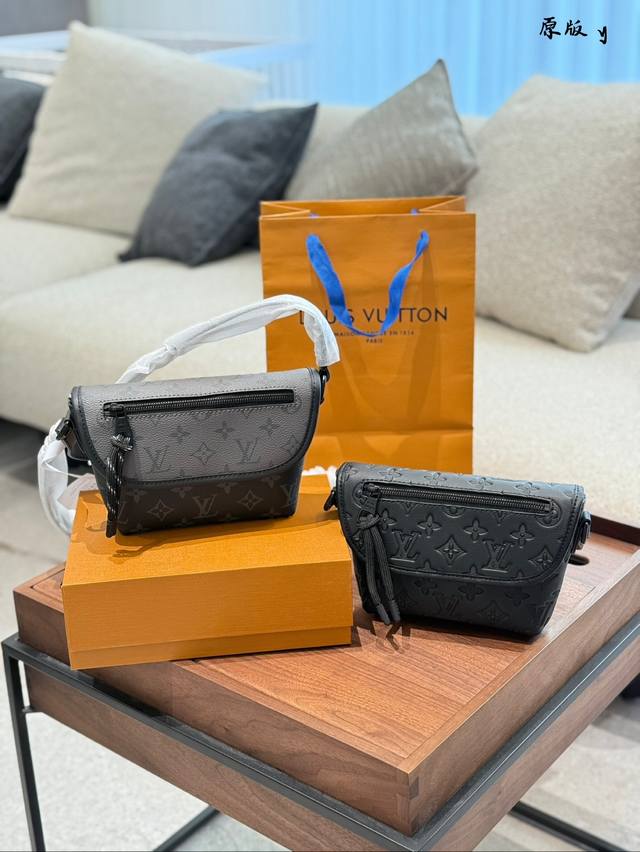 Pulse Mini Handbag Full Leather 170, Color Matching Pulse Mini Handbag Is Made O