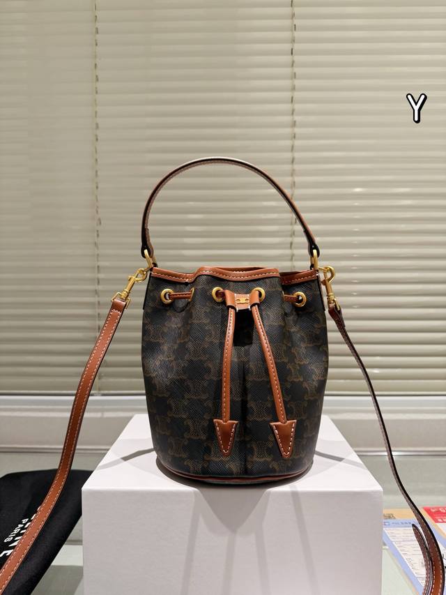 Cowhide Version Celine Teen Clara Small Drawstring Bucket Bag Can Be Carried By
