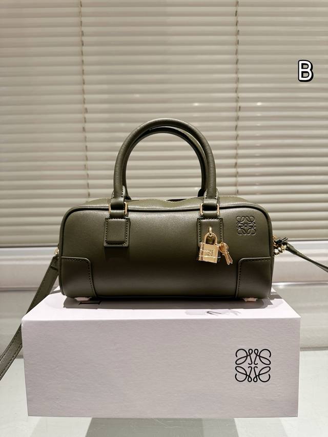 Cowhide Version Loewe Handbag Loewe Has Recently Released Another Big Move Its A