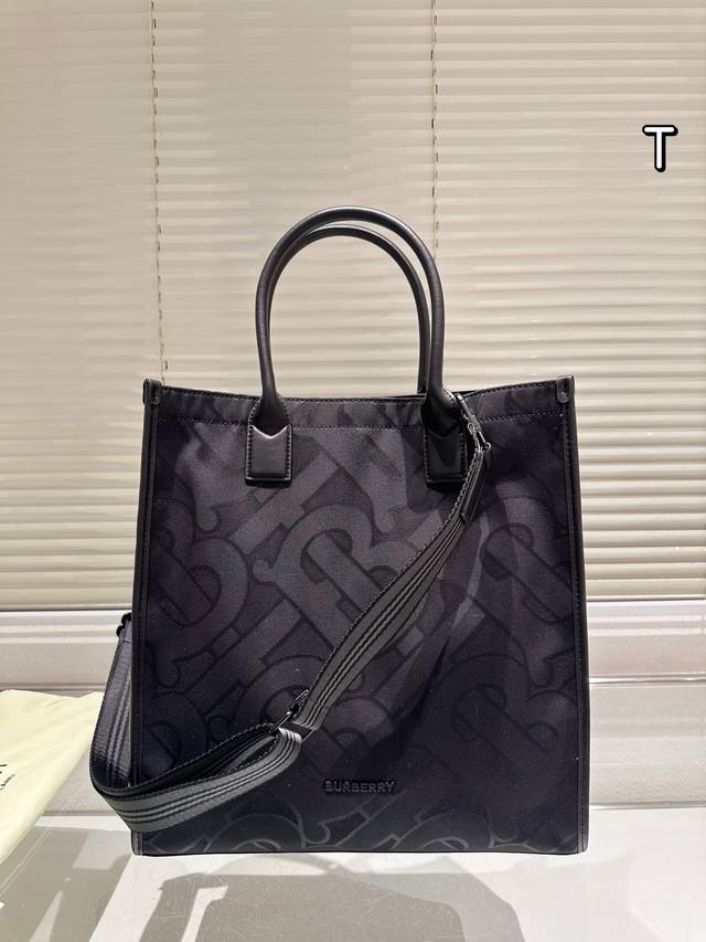The First Bag Of Autumn Is Burberry Handbag It Is Indeed The Most Suitable Bag F
