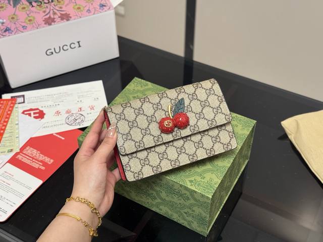 With Folding Box Airplane Box Size: 20*13Cm The Little Cherry That Is Very Popul