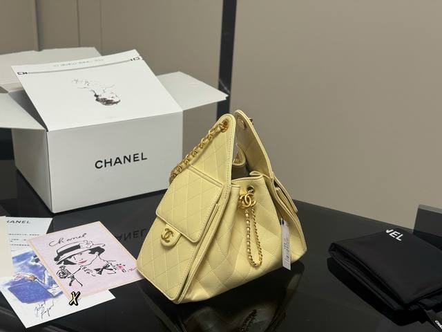 With Box Chanel 25Bag The Small Size Is Really Amazing This Year's Chanel 25S Se