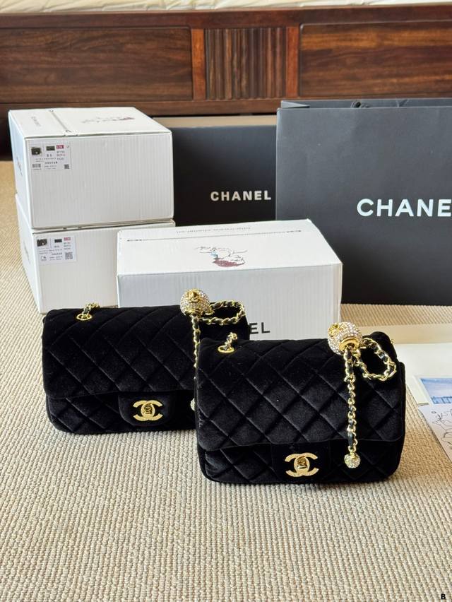 Chanel Black Gold Velvet Diamond Ball Lambskin Chanel Golden Ball Fatty "New Arr