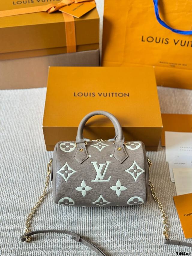 Cowhide Version Lv Speedy Pillow Bag The Lining Is The Same As The Counter Versi