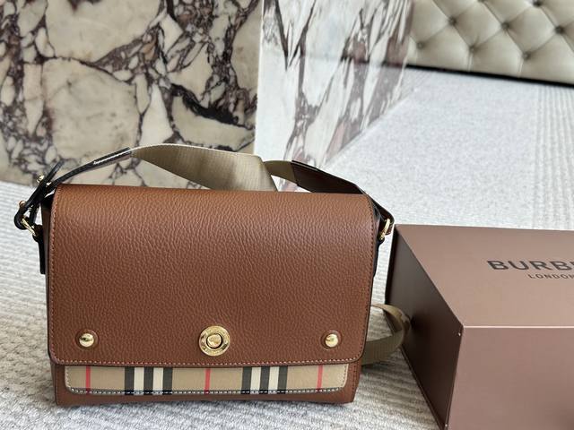 With Box Size: 25*18Cm Bur Classic Mager Messenger Bag! It Has A Vintage Tempera
