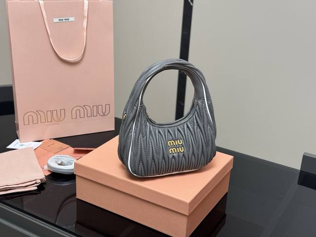 With Box Size: 22*11Cm Miumiu Girl Who Can Be Salty Or Sweet Miumiu Wander Bag E