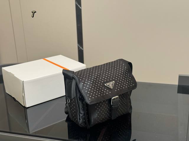 Size 22.22Cm Recommend Prada Unisex Messenger Bag Fashionable, Lightweight, Dura