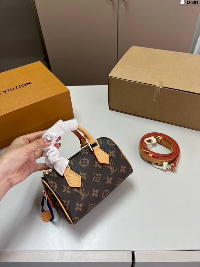 Lv Louis Vuitton Pillow Bag Versatile And Fashionable With Super High Value It I