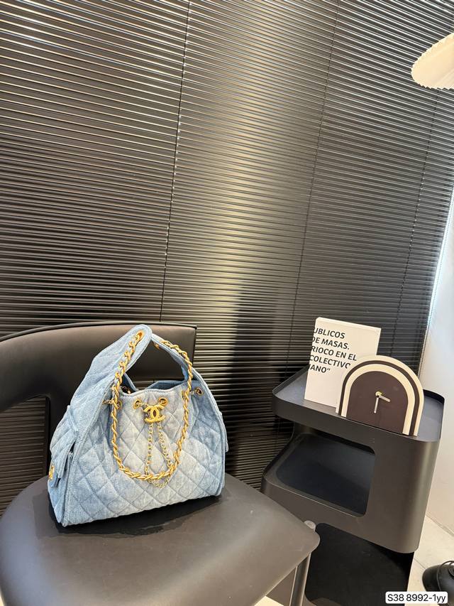 The Long-Awaited Chanel Tote Jeans Are Full Of Fashion Sense And Practicality. W